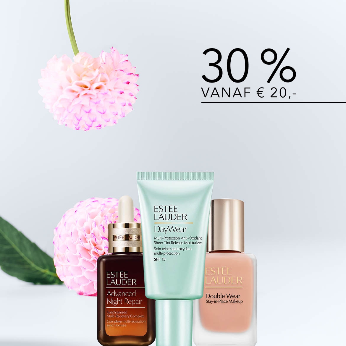 Ontdek Estée Lauder's DayWear crème in een lichtblauwe tube, Advanced Night Repair in een bruin flesje met pipet, en Double Wear Stay-in-Place make-up in een transparante flacon met gouden dop, nu met 30% korting vanaf €20.
