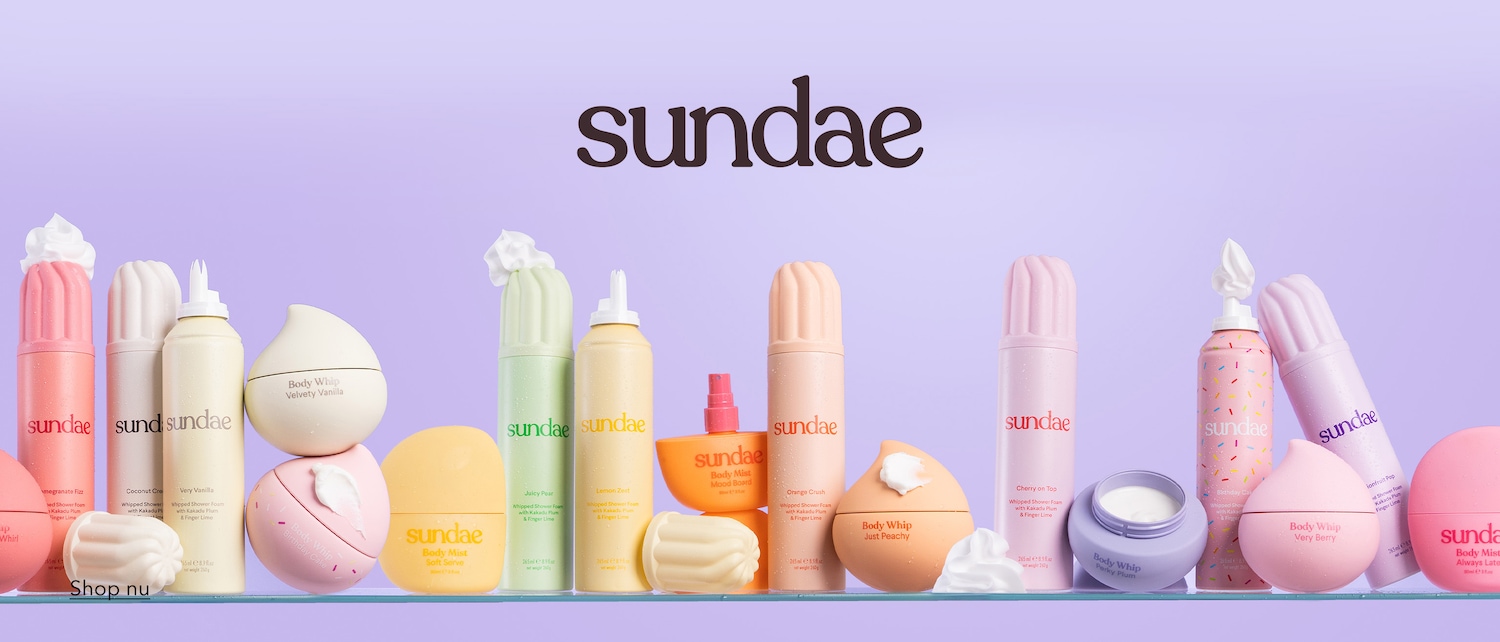 De Sundae Body Whip Velvety Vanilla is een crèmekleurige, druppelvormige pot met een gladde textuur, perfect voor een zachte huid.