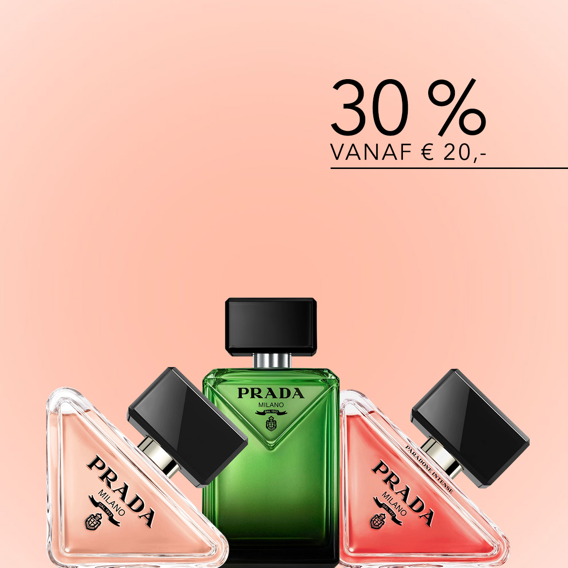 Geniet van 30% korting op Prada-parfums vanaf € 20,-, gepresenteerd in groene en roze flacons met zwarte doppen.
