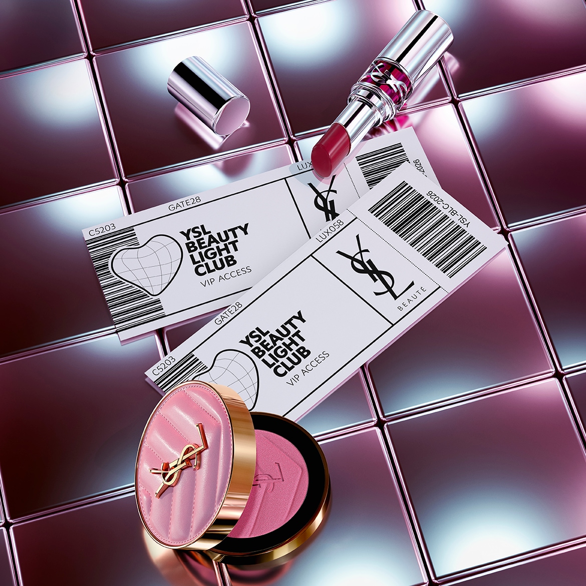 Twee YSL Beauty Light Club VIP-toegangskaarten liggen naast een roze blush en een rode lipstick op een glanzende achtergrond.