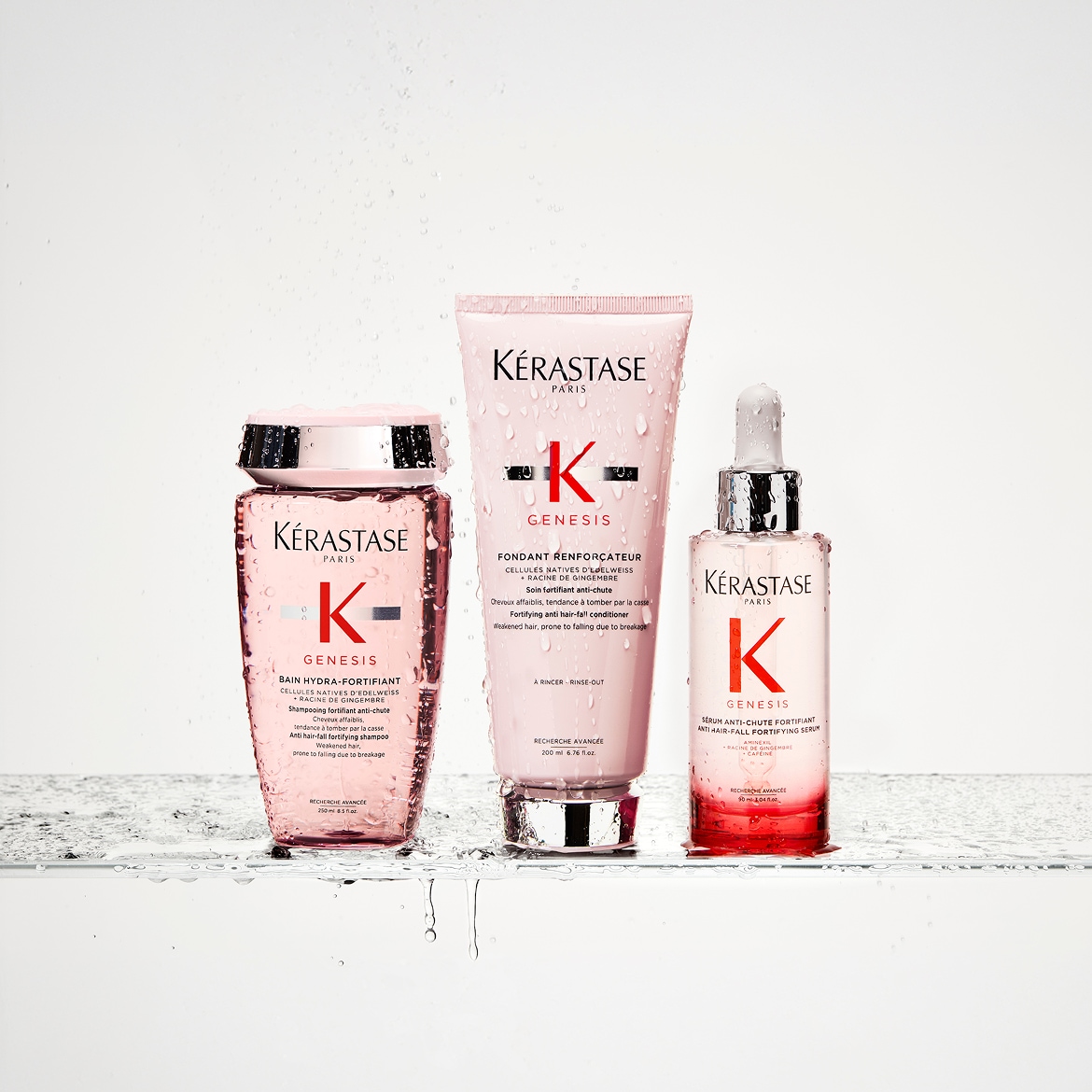 De Kérastase Genesis-collectie, bestaande uit een shampoo, conditioner en serum in roze flacons, is speciaal ontwikkeld om haaruitval te verminderen en het haar te versterken.