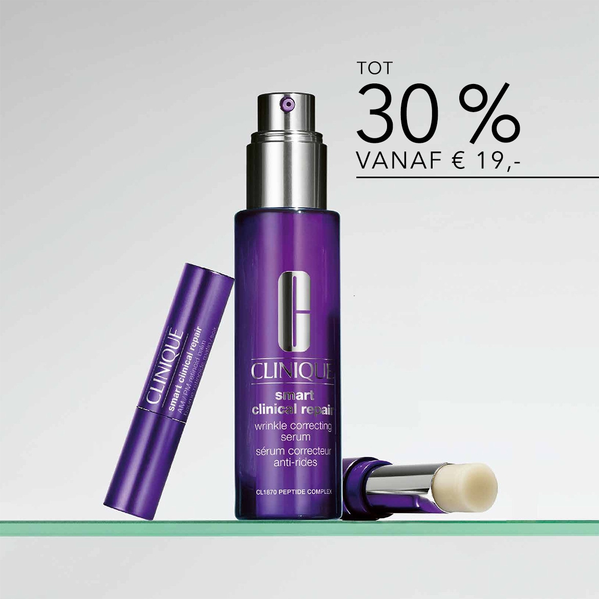 Ontdek Clinique Smart Clinical Repair: paarse verpakking met zilveren details, inclusief wrinkle correcting serum en retinoid balm, nu met 30% korting vanaf €19.